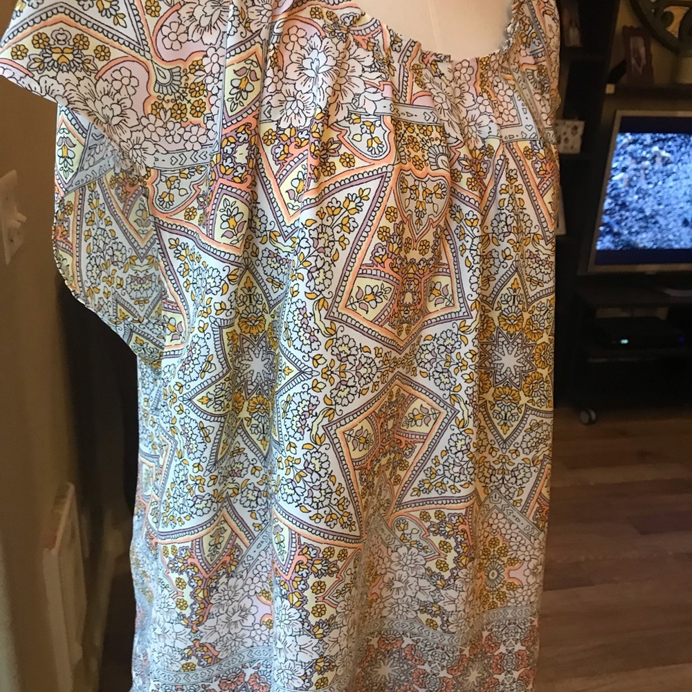 Beautiful multicolored top with tie back